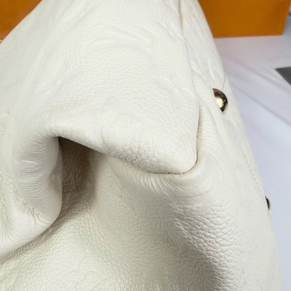 LV Cream Empreinte Artsy MM - Picture 13 of 16